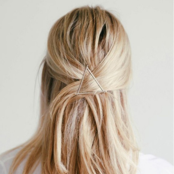 Minimalist Triangle Barrette Hair Clip - Picture 3 of 6